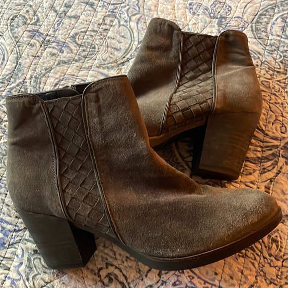 Eric Michael - Grey Suede Cecilia Ankle Boot - size 40 - Picture 2 of 4